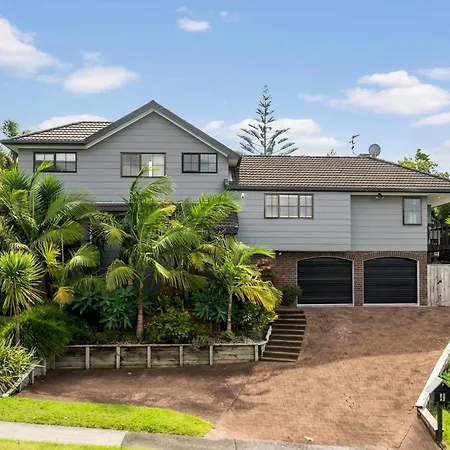 Villa With Pool In Browns Bay